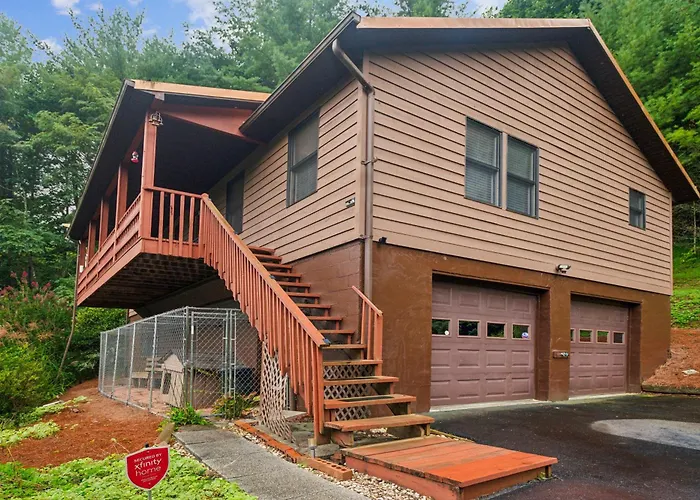 Whispering Pines - Spectacular Views & Hot Tub Home