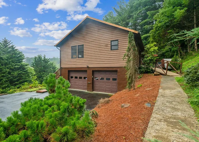 Whispering Pines - Spectacular Views & Hot Tub Home