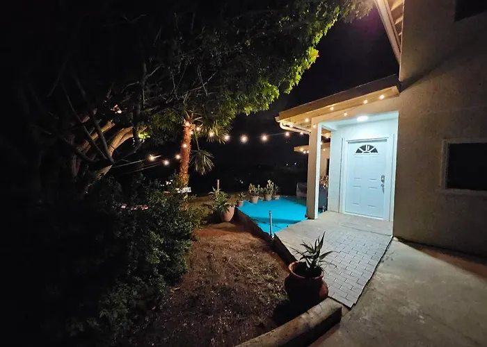 Relaxing Farm Vibes Near Safari Zoo, Legoland & Wineries Escondido