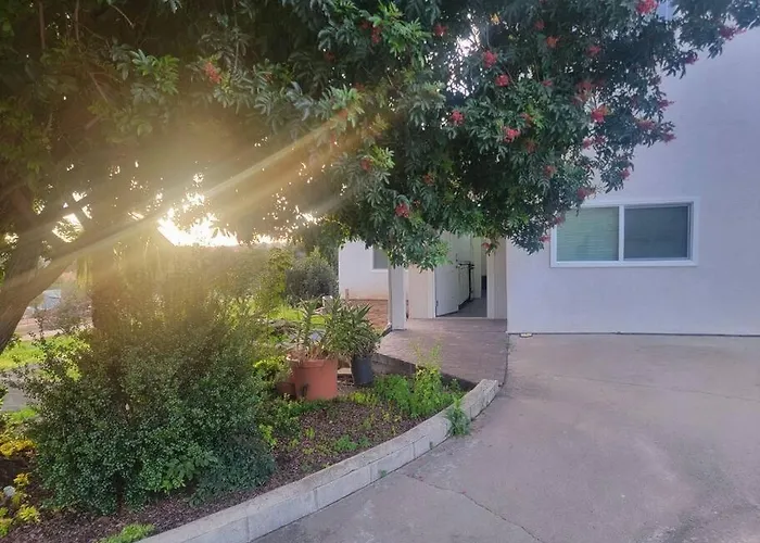 Relaxing Farm Vibes Near Safari Zoo, Legoland & Wineries Escondido