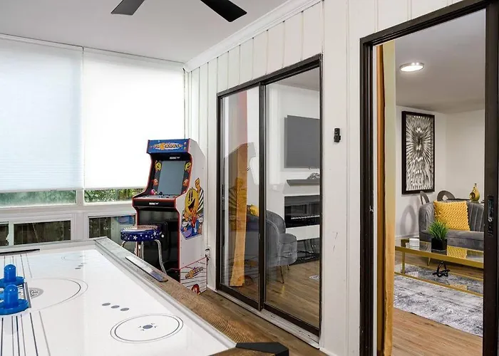 Grey Sapphire Hideaway - 2Br 2Ba W Arcade & Pool