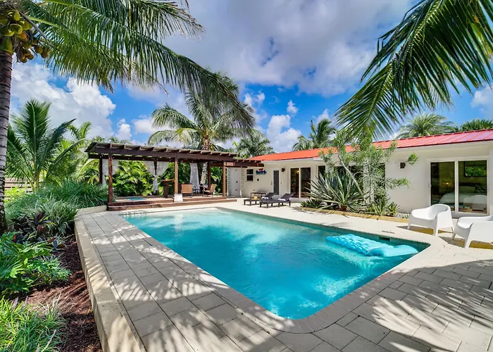 Private Oasis W/ Pool: Walk To Melbourne Beach!