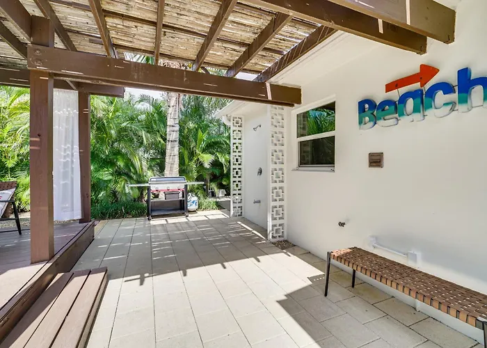 Private Oasis W/ Pool: Walk To Melbourne Beach!