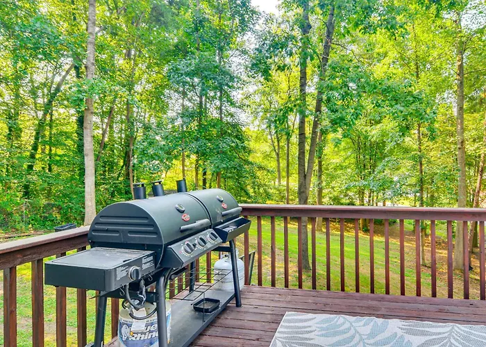 Private Yard & Deck: High Point Home Base!