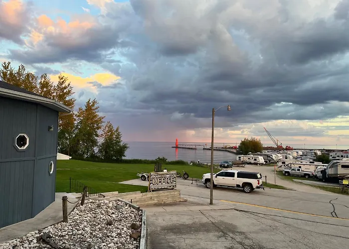 Harbor Inn Algoma
