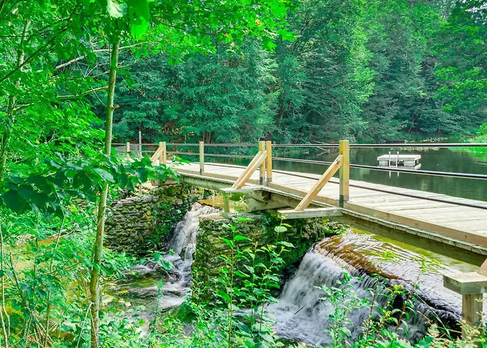 Hawley Home W/ Deck & Mtn Views: Swim, Ski & More!