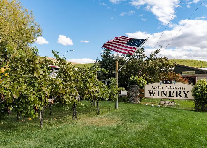 Lake Chelan Shores: Lakeside Luxury #19-5