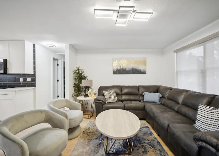 3Bd 2Ba House With Parking Laundry And Large Patio