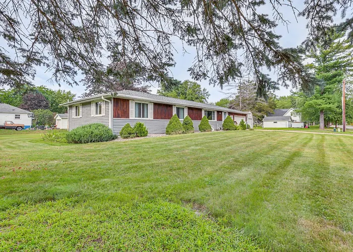 12 Mi To Castle Rock Lake: Serene New Lisbon Home!