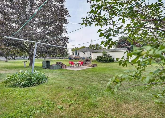 12 Mi To Castle Rock Lake: Serene New Lisbon Home!