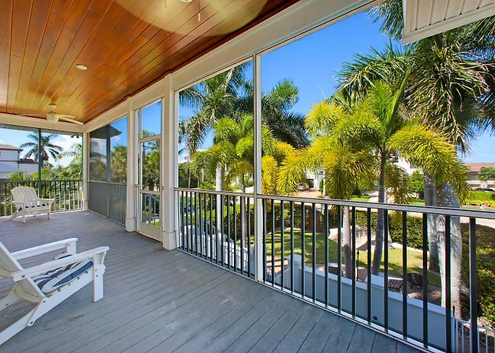 Skyfall South, 4 Bedroom Beach Vacation Pool Home, Sleeps 8