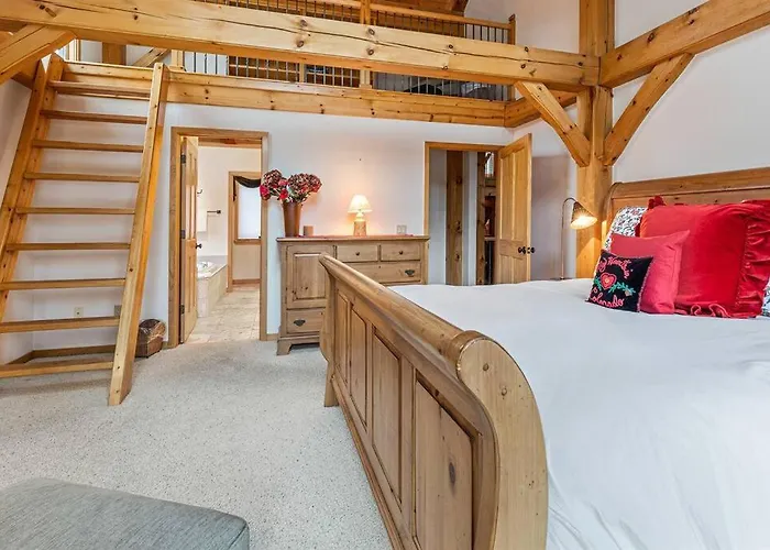 Spacious Luxury Home With Private Hot Tub