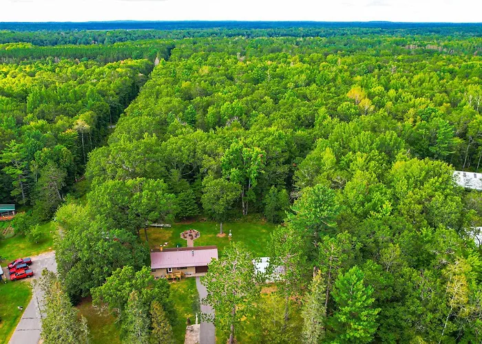 Hayward Home W/ Private Deck, Fire Pit & Kayak!