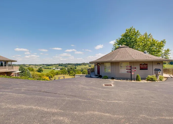Panoramic Views: Hillside Millersburg Studio