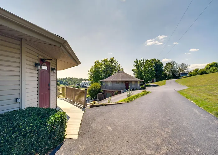 Panoramic Views: Hillside Millersburg Studio