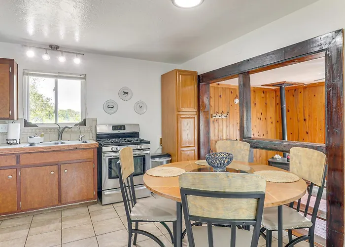 Family-Friendly Albuquerque Home Near Rio Grande!