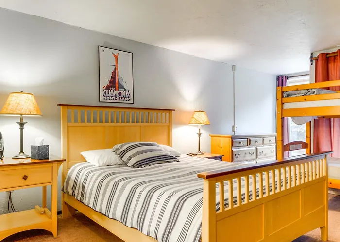 West Dover Townhome: Hot Tub, 1 1/2 M To Mount Sno