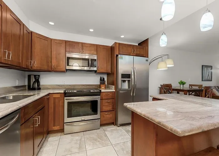 Luxury Condo At Kameole Beach T106