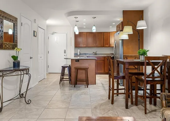 Luxury Condo At Kameole Beach T106
