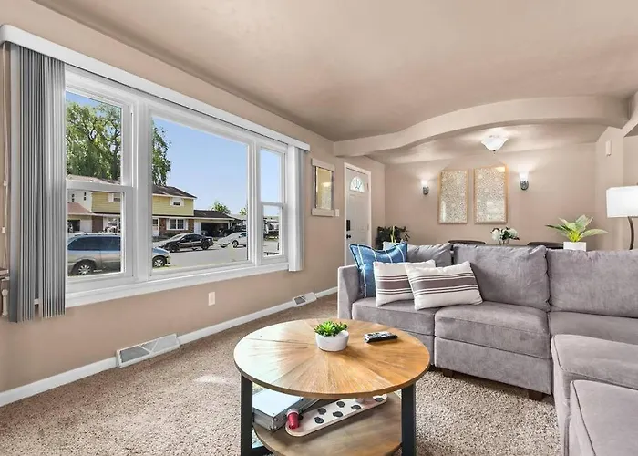 Stadium District Walking Distance, Tailgate Garage