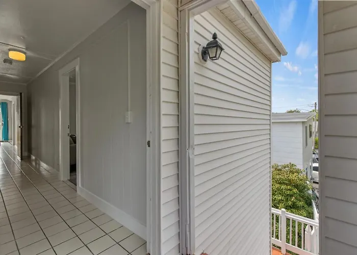 Spacious Family Suite Steps To The Beach