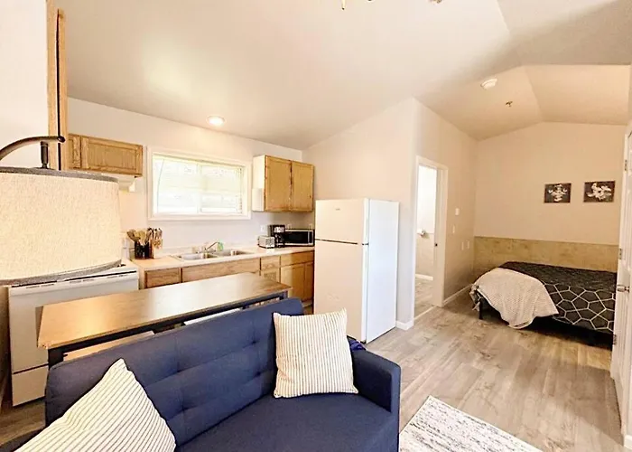 Cozy Studio Close To Ferry
