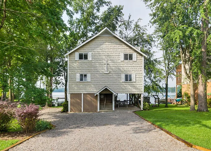 Private Boat Dock: Waterfront Lake Murray Haven