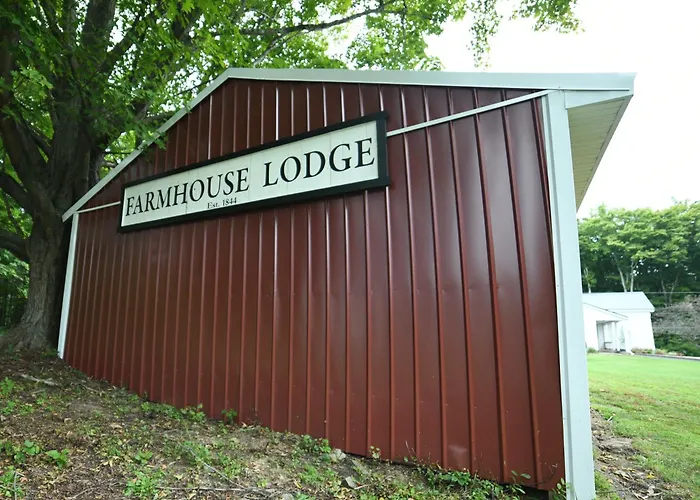 Farmhouse Lodge
