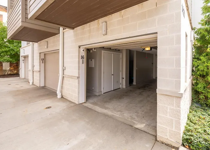 Luxury Downtown Townhome Private Garage Unit 16