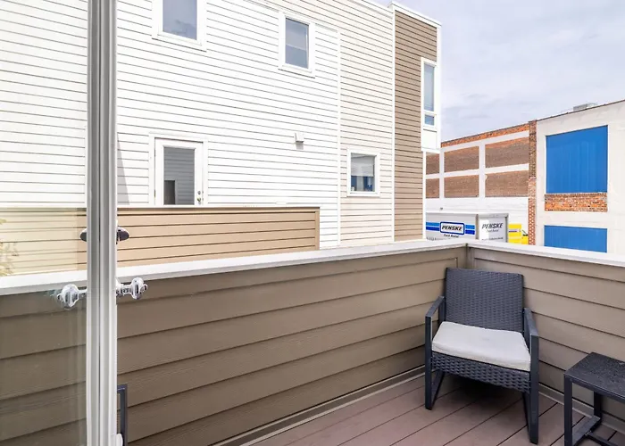 Luxury Downtown Townhome Private Garage Unit 9