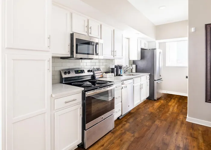 Luxury Downtown Townhome Private Garage Unit 9