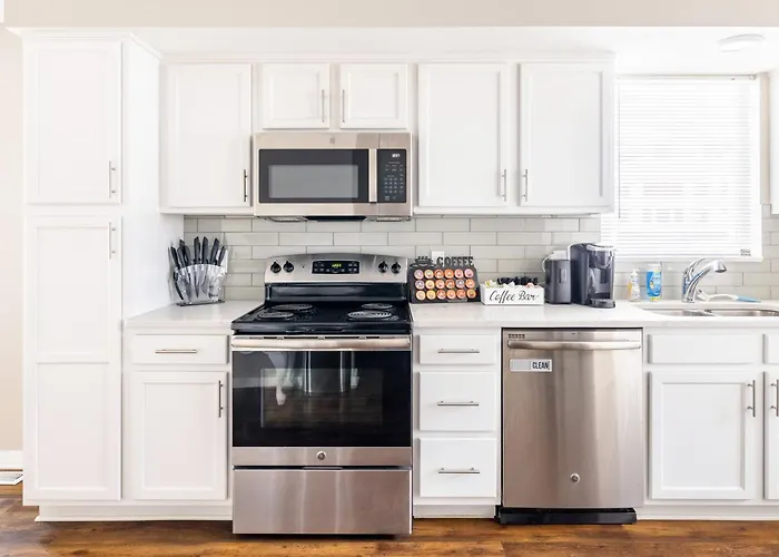 Luxury Downtown Townhome Private Garage Unit 9