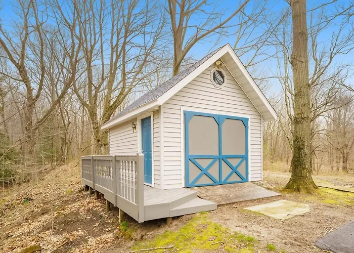 Peaceful Forested 5 Bdrm Near Lake Sleeps Up To 16