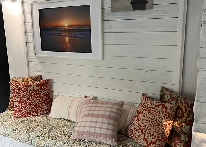 Lakehouse Inn
