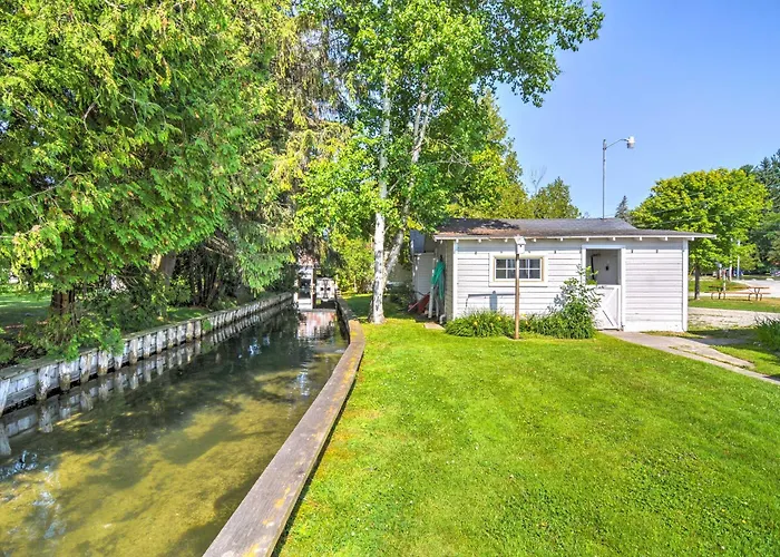 'Tiny House Cottage 6' W/ Dock On Crooked Lake