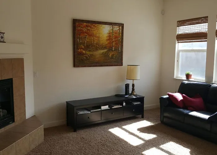 Comfort And Style Full Bed Shared Bathroom