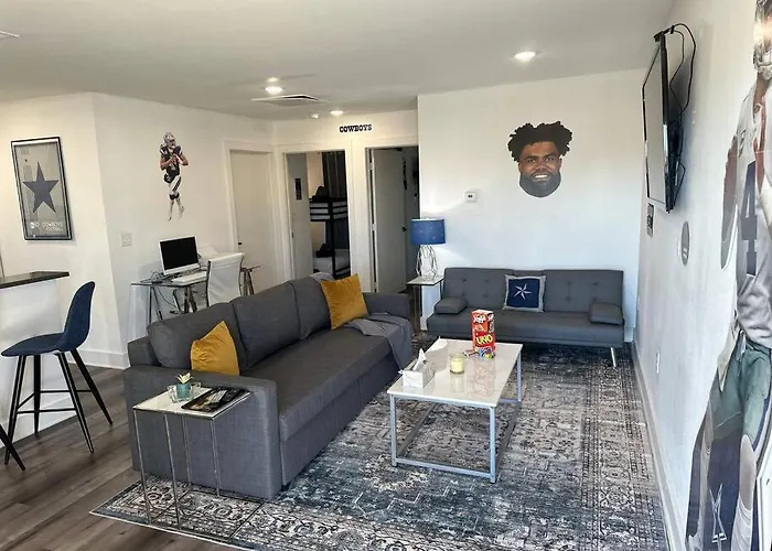 Cowboys Fan Pad 2 Bedroom!