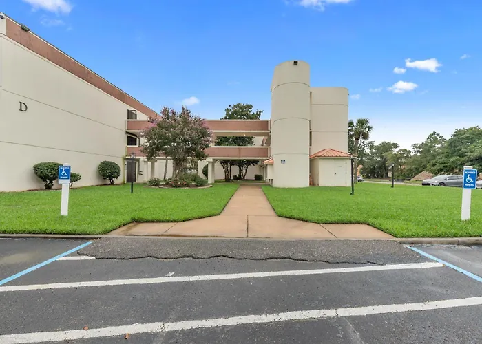 Steps To Biloxi Beach, Pool