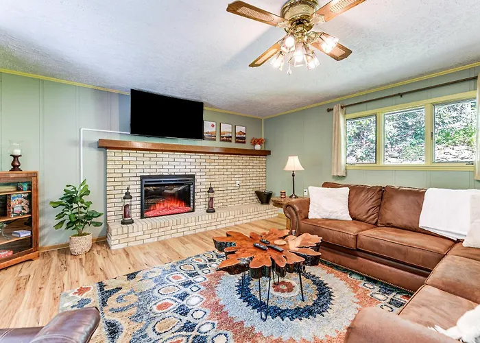 6 Mi To Waterrock Knob & Soco Falls! Cozy Cottage