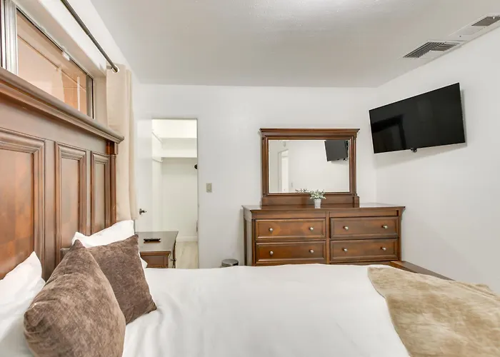 Pet-Friendly Ridgecrest Home Near Ohv Trails!