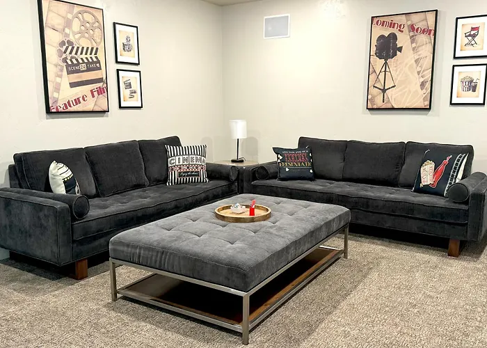 Spacious Family Retreat With Hot Tub & Home Theater