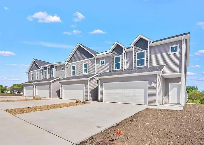 Central Cedar Falls New Construction Townhome!
