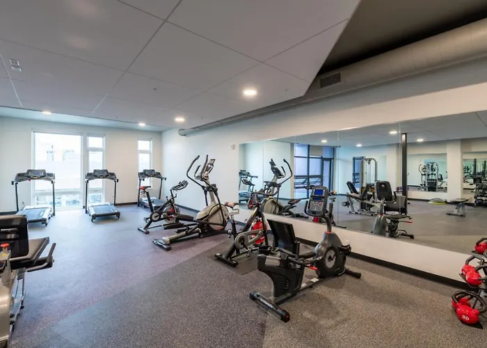 Modern Studio Apt With Rooftop, Gym, And Parking