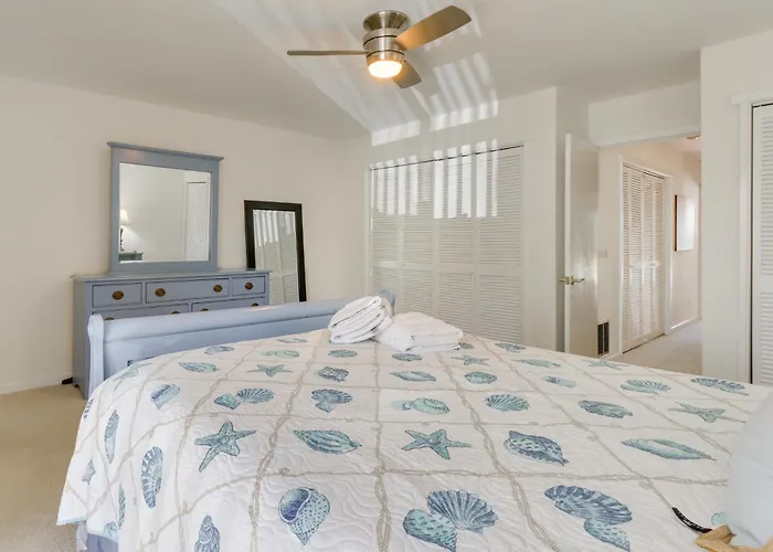 Golf Course Views & Beach Access: Shipyard Villa
