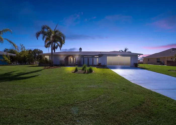 Pet Friendly Canal Front 3-Bedroom Grand Villa With Pool, Linai And Dock