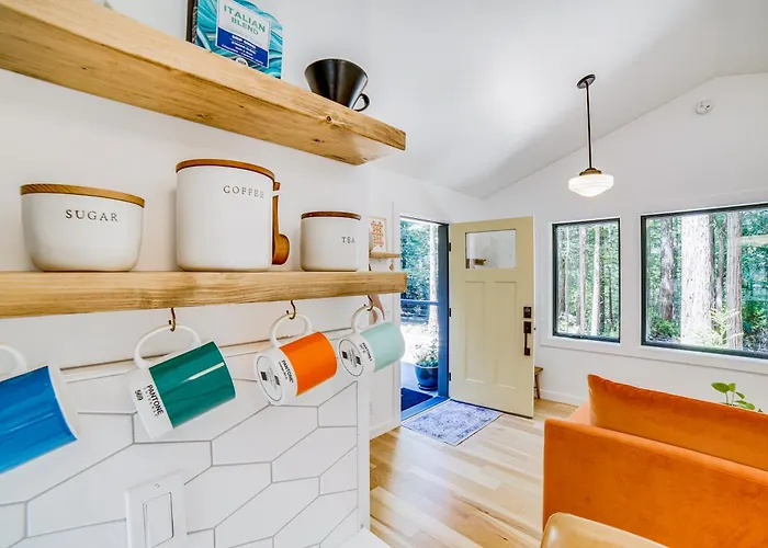 Peaceful Mendocino Cottage Surrounded By Redwoods