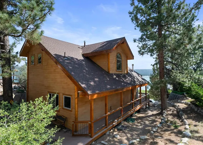 Amazing Grace - Fireplace, Jet Tub, Deck, Lake View