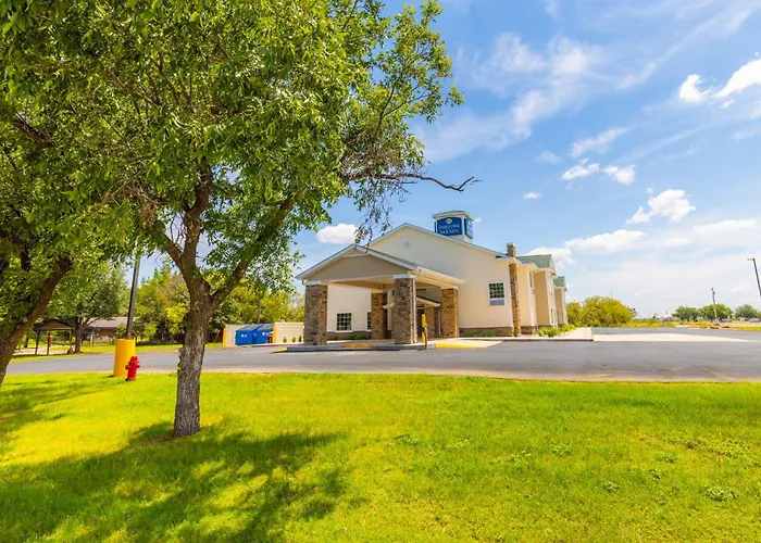 Cobblestone Inn & Suites - Winters