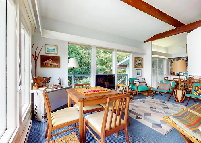 Treetop Chalet
