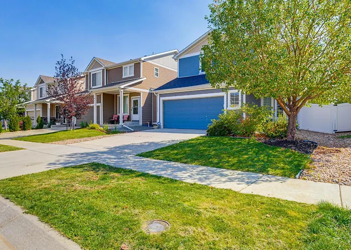 6 Mi To Dia: Denver Home W/ Fenced Yard & Fire Pit